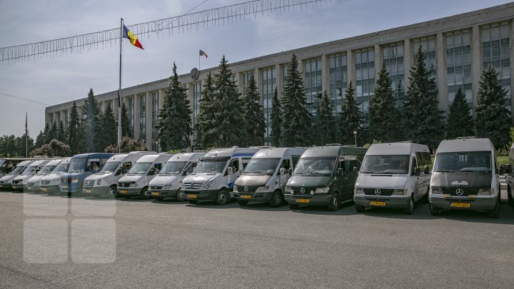 Transportatorii au ieşit la PROTEST. Aceştia ACUZĂ Ministerul Economiei şi Infrastructurii că încearcă să-i tragă pe sfoară (FOTO/VIDEO)