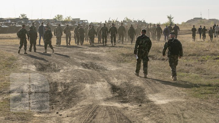 Scutul de foc pe poligonul de la Bulboaca. Militarii au tras cu tunul, obuziere şi sisteme antitanc