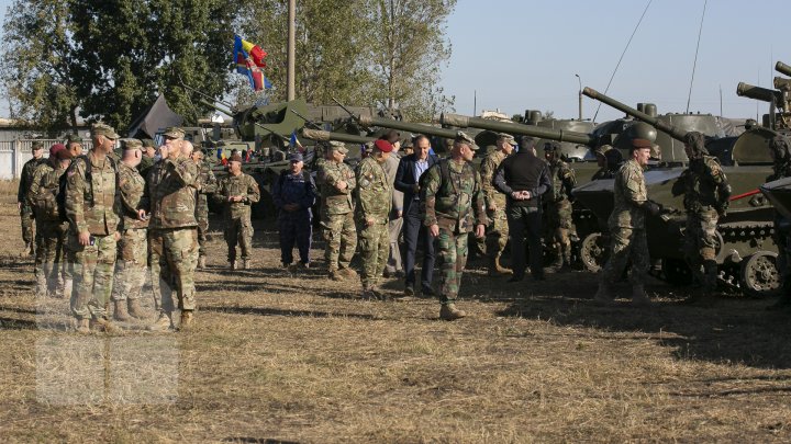 Scutul de foc pe poligonul de la Bulboaca. Militarii au tras cu tunul, obuziere şi sisteme antitanc