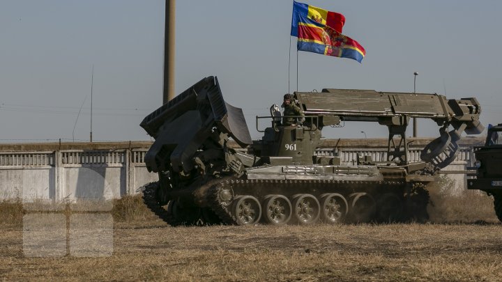 Scutul de foc pe poligonul de la Bulboaca. Militarii au tras cu tunul, obuziere şi sisteme antitanc