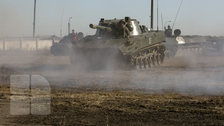 Scutul de foc pe poligonul de la Bulboaca. Militarii au tras cu tunul, obuziere şi sisteme antitanc