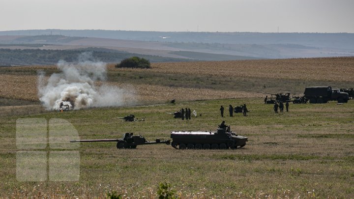 Scutul de foc pe poligonul de la Bulboaca. Militarii au tras cu tunul, obuziere şi sisteme antitanc