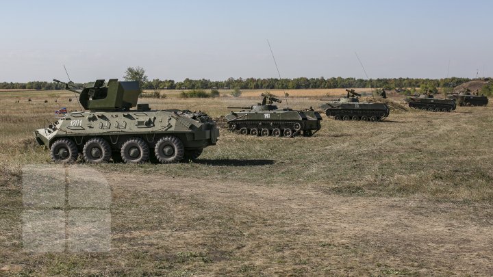 Scutul de foc pe poligonul de la Bulboaca. Militarii au tras cu tunul, obuziere şi sisteme antitanc