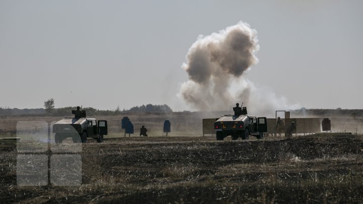 Scutul de foc pe poligonul de la Bulboaca. Militarii au tras cu tunul, obuziere şi sisteme antitanc