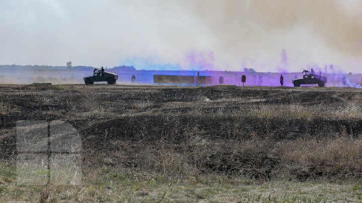 Scutul de foc pe poligonul de la Bulboaca. Militarii au tras cu tunul, obuziere şi sisteme antitanc