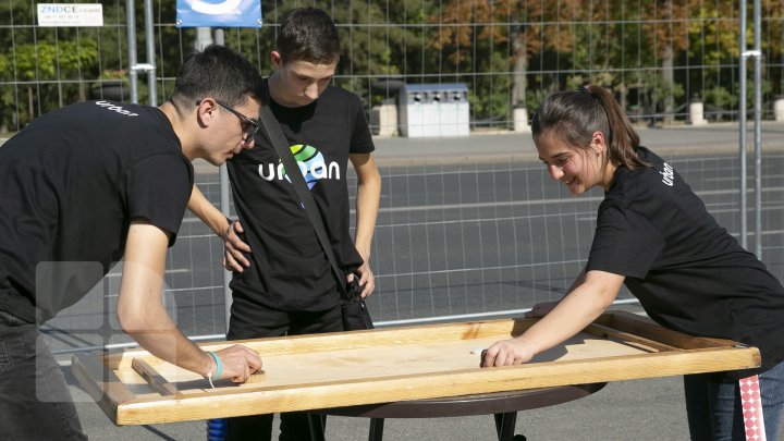 Săptămâna sportului la Chişinău: Zeci de copii şi tineri şi-au pus la încercare puterea, rezistenţa şi ingeniozitatea (FOTOREPORT)