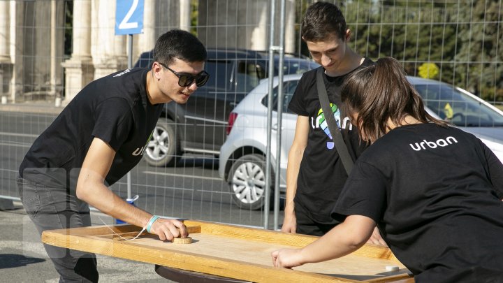 Săptămâna sportului la Chişinău: Zeci de copii şi tineri şi-au pus la încercare puterea, rezistenţa şi ingeniozitatea (FOTOREPORT)