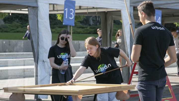 Săptămâna sportului la Chişinău: Zeci de copii şi tineri şi-au pus la încercare puterea, rezistenţa şi ingeniozitatea (FOTOREPORT)