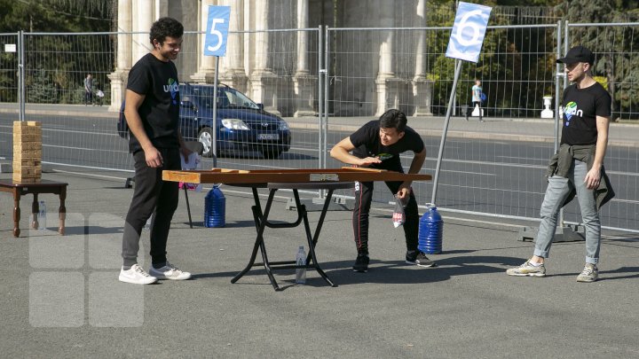 Săptămâna sportului la Chişinău: Zeci de copii şi tineri şi-au pus la încercare puterea, rezistenţa şi ingeniozitatea (FOTOREPORT)