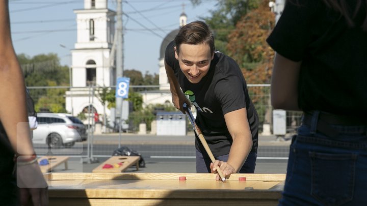 Săptămâna sportului la Chişinău: Zeci de copii şi tineri şi-au pus la încercare puterea, rezistenţa şi ingeniozitatea (FOTOREPORT)