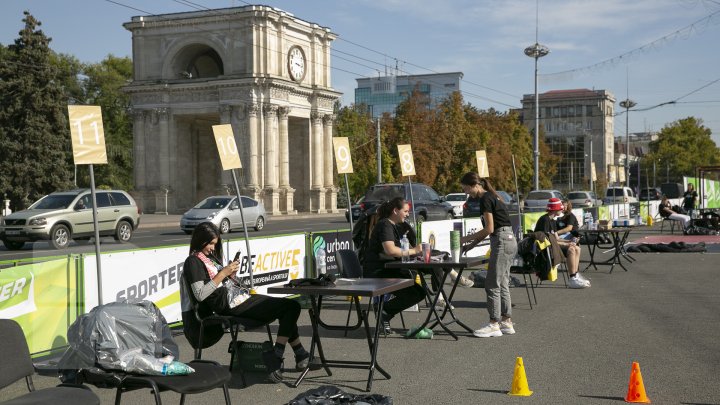 Săptămâna sportului la Chişinău: Zeci de copii şi tineri şi-au pus la încercare puterea, rezistenţa şi ingeniozitatea (FOTOREPORT)