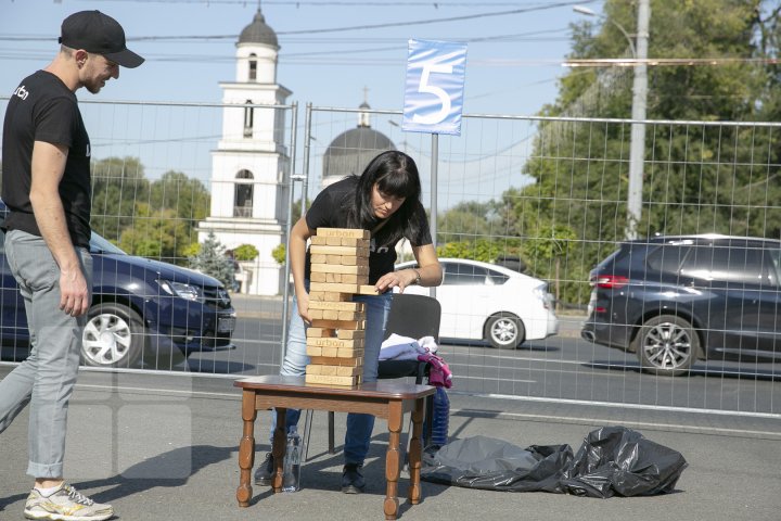 Săptămâna sportului la Chişinău: Zeci de copii şi tineri şi-au pus la încercare puterea, rezistenţa şi ingeniozitatea (FOTOREPORT)