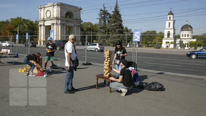 Săptămâna sportului la Chişinău: Zeci de copii şi tineri şi-au pus la încercare puterea, rezistenţa şi ingeniozitatea (FOTOREPORT)