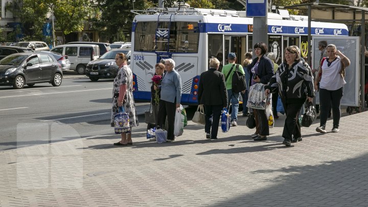 (FOTO) Ziua Internațională a Persoanelor în Etate. Câţi pensionari sunt în Moldova şi care este durata vieții pentru femei şi bărbaţi