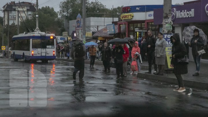 DIMINEAŢA PE STRĂZILE CAPITALEI. Detaliile pe care nu reuşeşti să le observi, adunate într-un FOTOREPORT