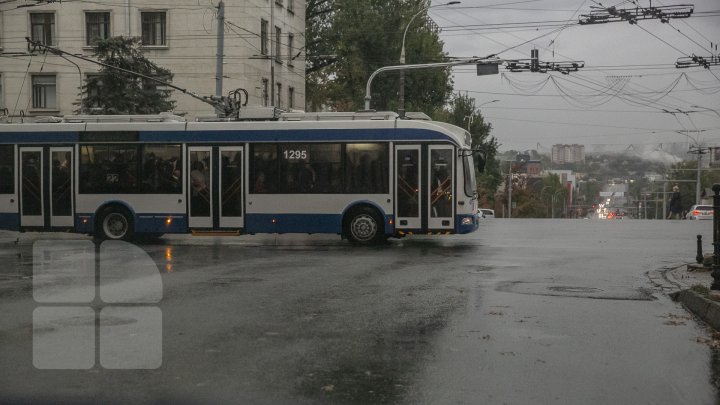 DIMINEAŢA PE STRĂZILE CAPITALEI. Detaliile pe care nu reuşeşti să le observi, adunate într-un FOTOREPORT