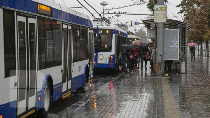 DIMINEAŢA PE STRĂZILE CAPITALEI. Detaliile pe care nu reuşeşti să le observi, adunate într-un FOTOREPORT