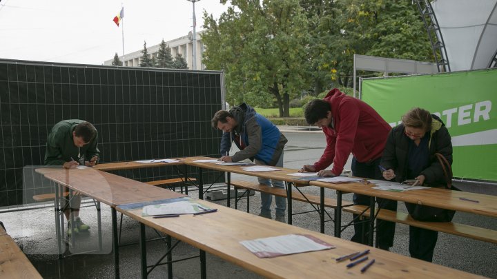 Pregătirile pentru Maraton sunt în toi. În PMAN muncitorii amenajează orășelul sportiv (FOTOREPORT)