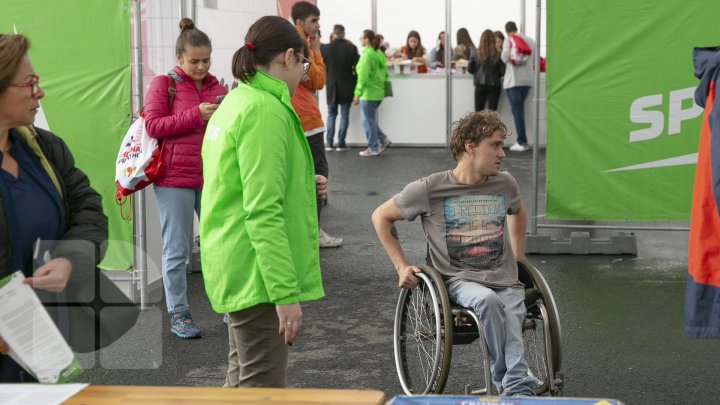 Pregătirile pentru Maraton sunt în toi. În PMAN muncitorii amenajează orășelul sportiv (FOTOREPORT)