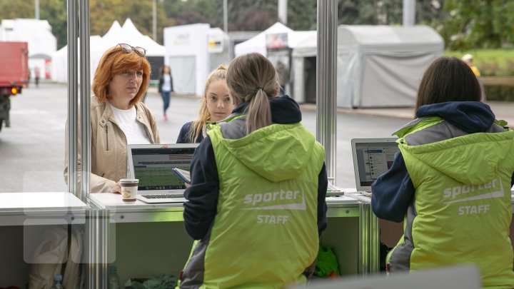 Pregătirile pentru Maraton sunt în toi. În PMAN muncitorii amenajează orășelul sportiv (FOTOREPORT)