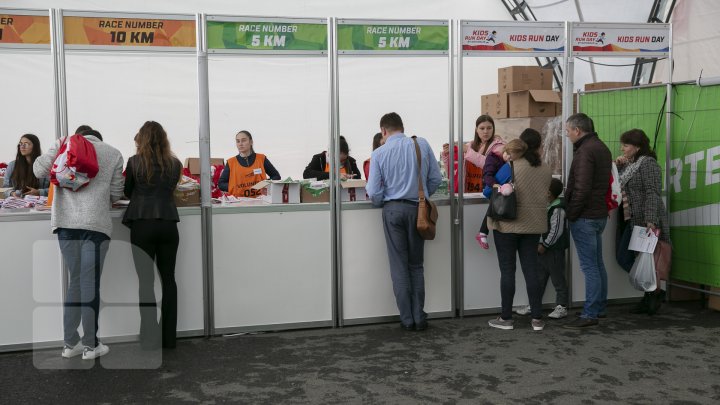 Pregătirile pentru Maraton sunt în toi. În PMAN muncitorii amenajează orășelul sportiv (FOTOREPORT)