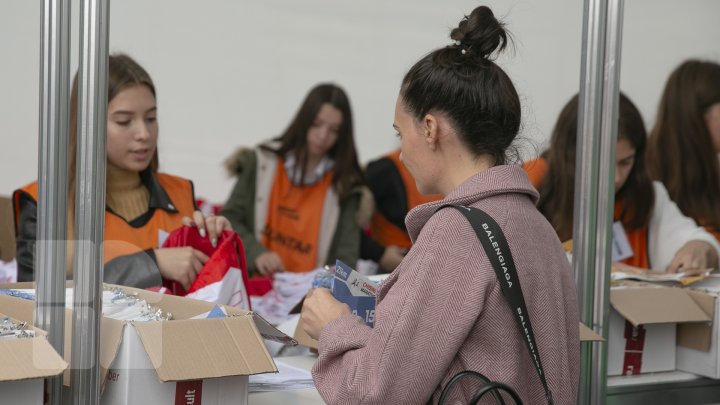 Pregătirile pentru Maraton sunt în toi. În PMAN muncitorii amenajează orășelul sportiv (FOTOREPORT)
