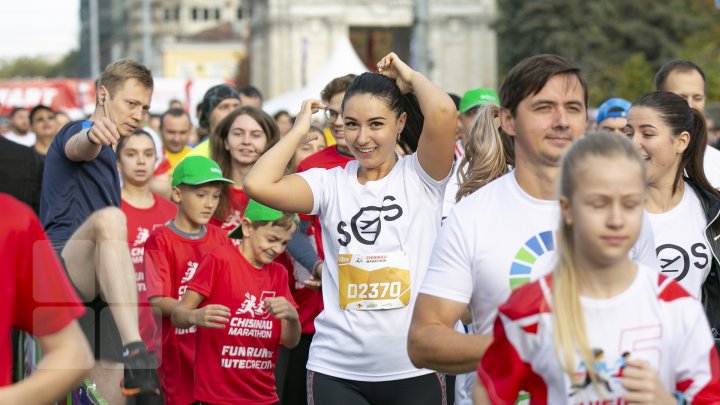 Start Maratonului Internațional Chișinău. Mii de sportivi au invadat centrul Capitalei (FOTOREPORT)