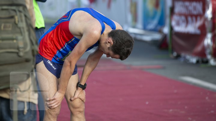 Start Maratonului Internațional Chișinău. Mii de sportivi au invadat centrul Capitalei (FOTOREPORT)