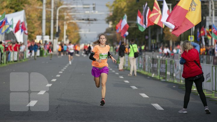 Start Maratonului Internațional Chișinău. Mii de sportivi au invadat centrul Capitalei (FOTOREPORT)