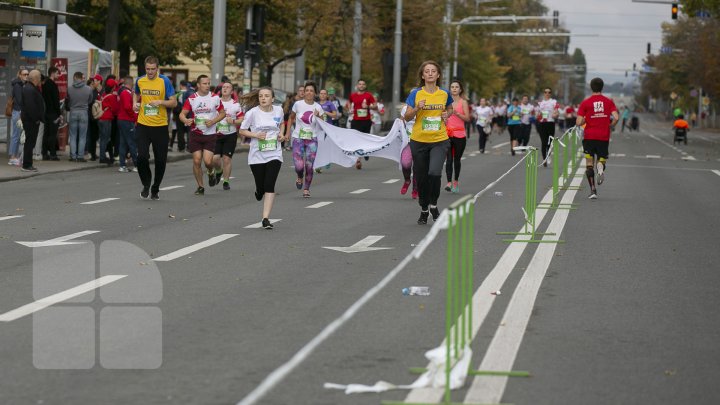 Start Maratonului Internațional Chișinău. Mii de sportivi au invadat centrul Capitalei (FOTOREPORT)