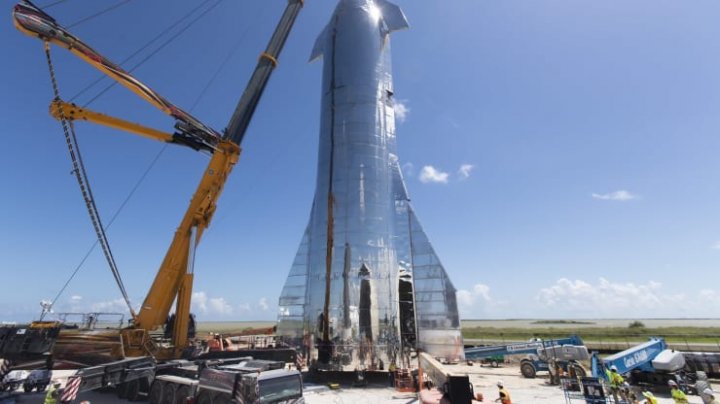 Elon Musk a prezentat nava spaţială Starship: Până la o sută de persoane ar putea călători în spaţiu