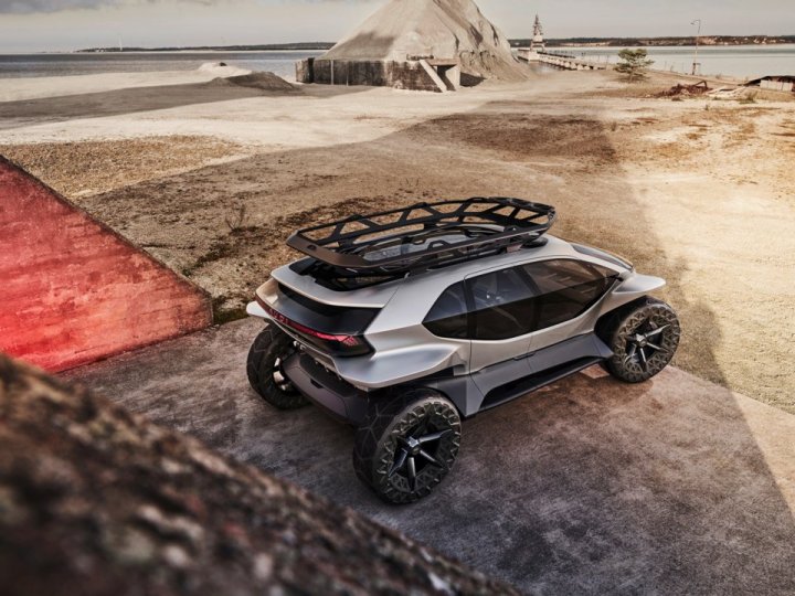 Concept-car cu funcții uimitoare. Audi a creat un vehicul off-road autonom care folosește drone ca să lumineze drumul (FOTO)