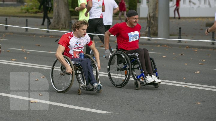 Start Maratonului Internațional Chișinău. Mii de sportivi au invadat centrul Capitalei (FOTOREPORT)