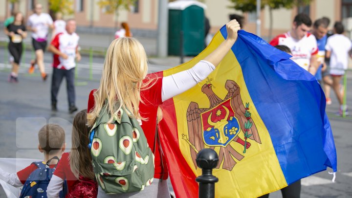 Start Maratonului Internațional Chișinău. Mii de sportivi au invadat centrul Capitalei (FOTOREPORT)