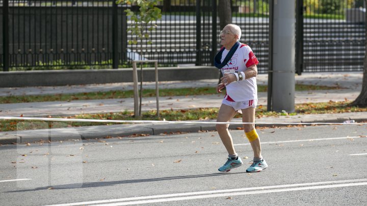 Start Maratonului Internațional Chișinău. Mii de sportivi au invadat centrul Capitalei (FOTOREPORT)