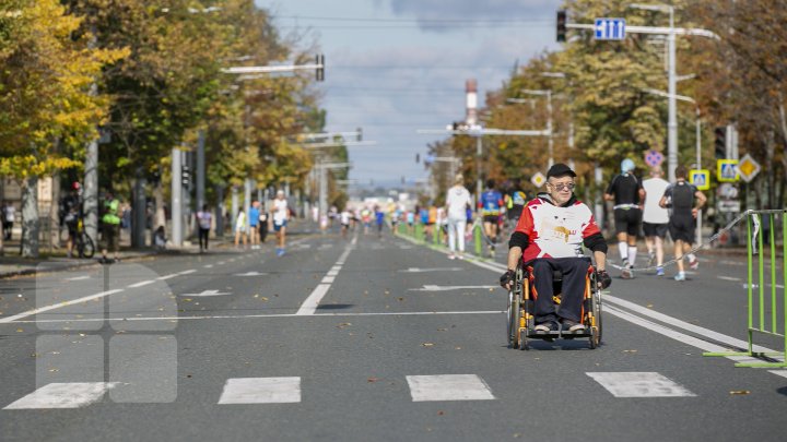 Start Maratonului Internațional Chișinău. Mii de sportivi au invadat centrul Capitalei (FOTOREPORT)