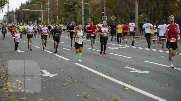 Start Maratonului Internațional Chișinău. Mii de sportivi au invadat centrul Capitalei (FOTOREPORT)