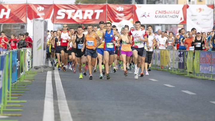 Start Maratonului Internațional Chișinău. Mii de sportivi au invadat centrul Capitalei (FOTOREPORT)