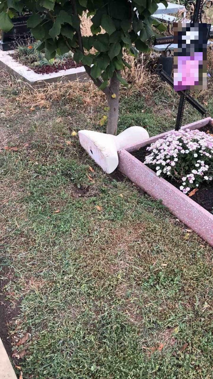 CAZ REVOLTĂTOR la Măgdăceşti. Peste 30 de morminte dintr-un cimitir, VANDALIZATE (FOTO/VIDEO)