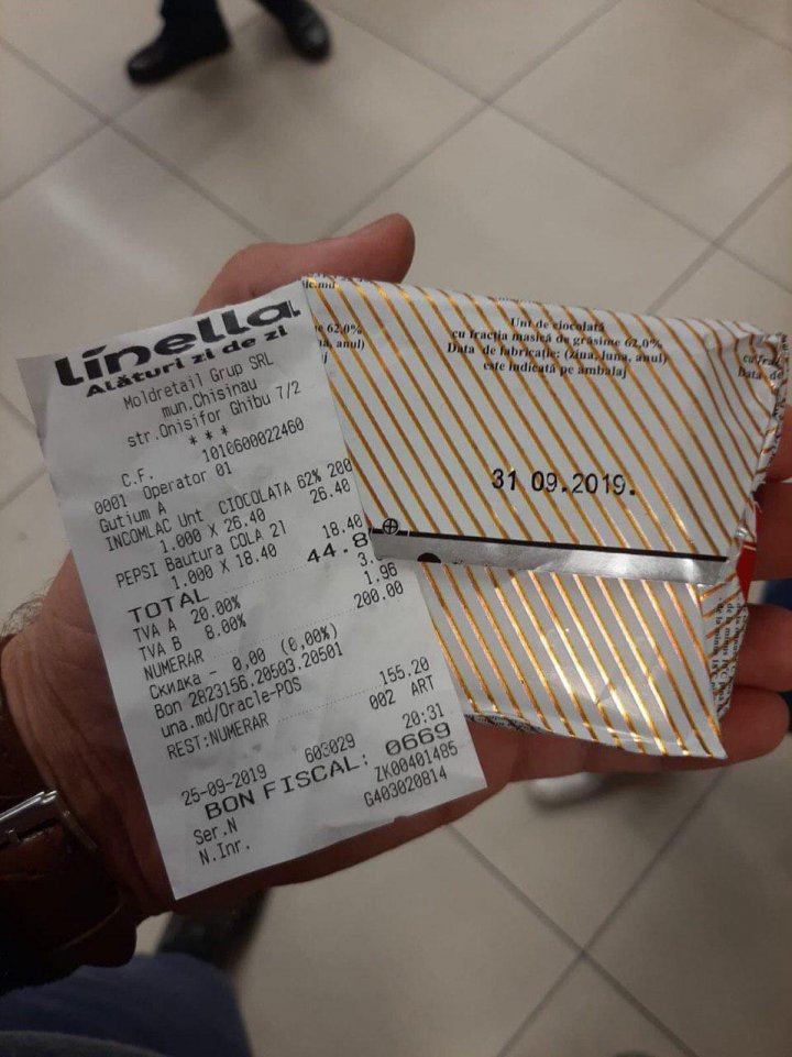 "Fabricat în viitor". Ce a descoperit un bărbat din Capitală pe ambalajul unui produs pe care l-a cumpărat