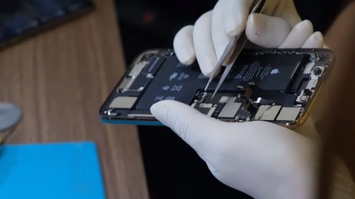 Apple iPhone 11 Pro Max, dezasamblat. Vezi ce conţine în interior cel mai aşteptat smartphone al anului (FOTO, VIDEO)