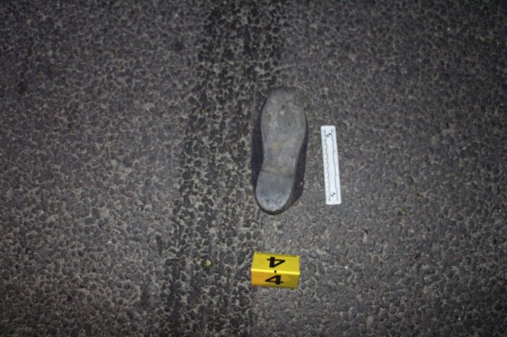 Impact fatal la ieșirea din satul Pârliţa. O femeie a fost lovită de un microbuz de pe ruta Chișinău-Ungheni