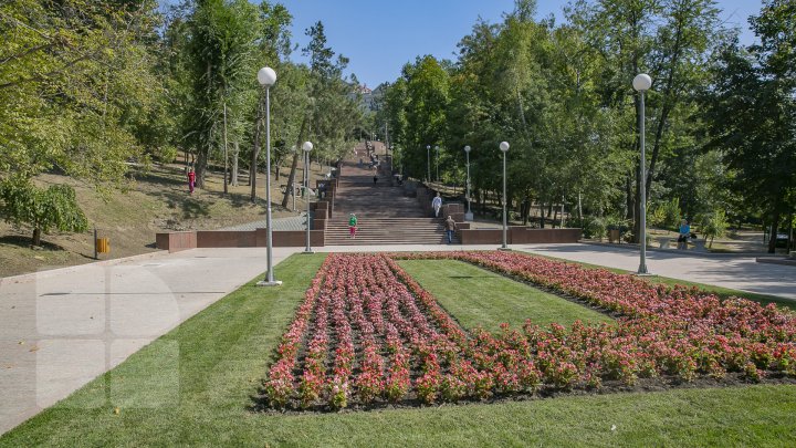 Când va avea loc inaugurarea scărilor din granit din parcul Valea Morilor din Capitală (FOTOREPORT)