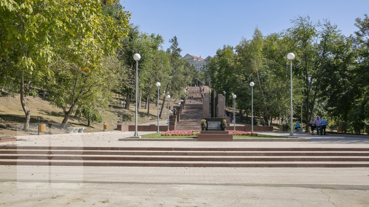 Când va avea loc inaugurarea scărilor din granit din parcul Valea Morilor din Capitală (FOTOREPORT)