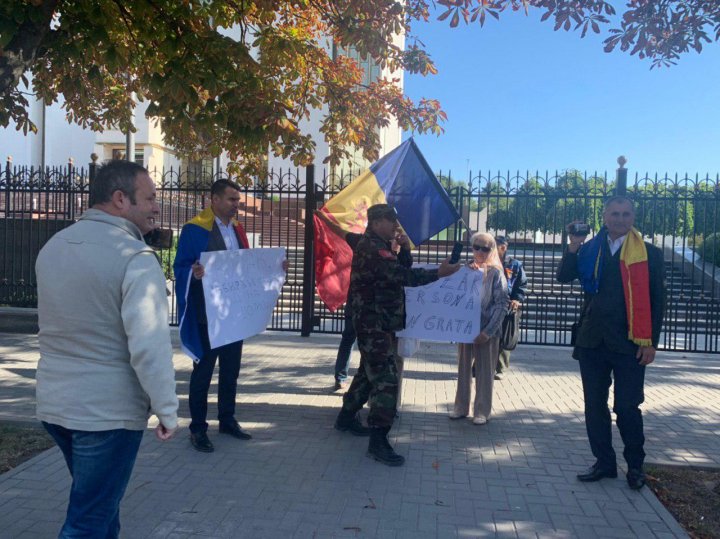 Protest la Președinție: Kozak persona non grata (VIDEO/FOTO)