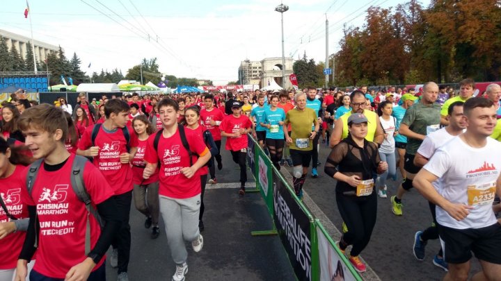 Start Maratonului Internațional Chișinău. Mii de sportivi au invadat centrul Capitalei (FOTOREPORT)