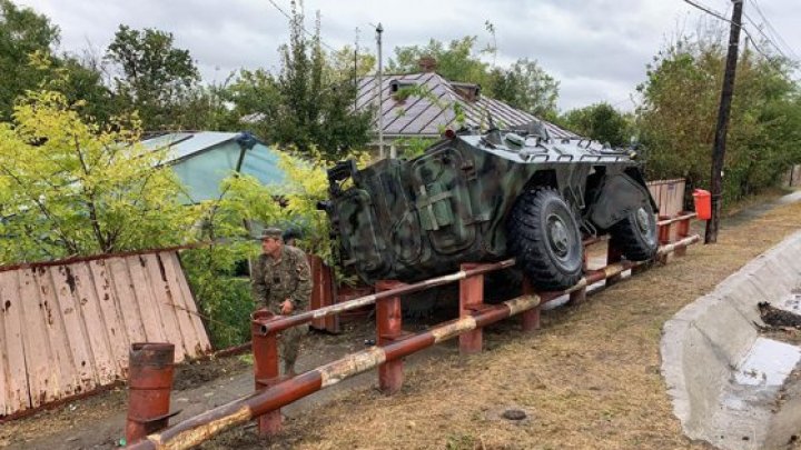 Impact la Galaţi. Un transportor blindat al Armatei Române, implicat într-un accident (FOTO)