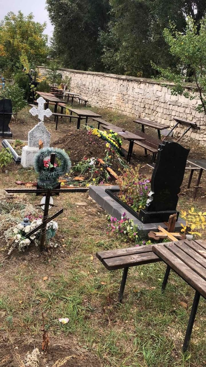 CAZ REVOLTĂTOR la Măgdăceşti. Peste 30 de morminte dintr-un cimitir, VANDALIZATE (FOTO/VIDEO)