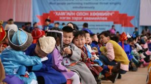 Record Guinness pentru cele mai multe persoane care cântă simultan în stilul ''khoomei''