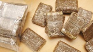 Grup infracţional din Moldova care vindea droguri în Rusia, destructurat. Doi suspecţi, trimişi în judecată